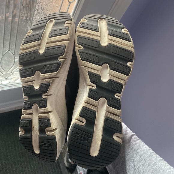 Size 8 womens archfit sketchers - Picture 6 of 6